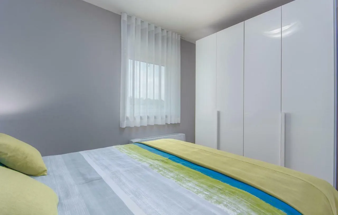 Apartment Lunne Novigrad