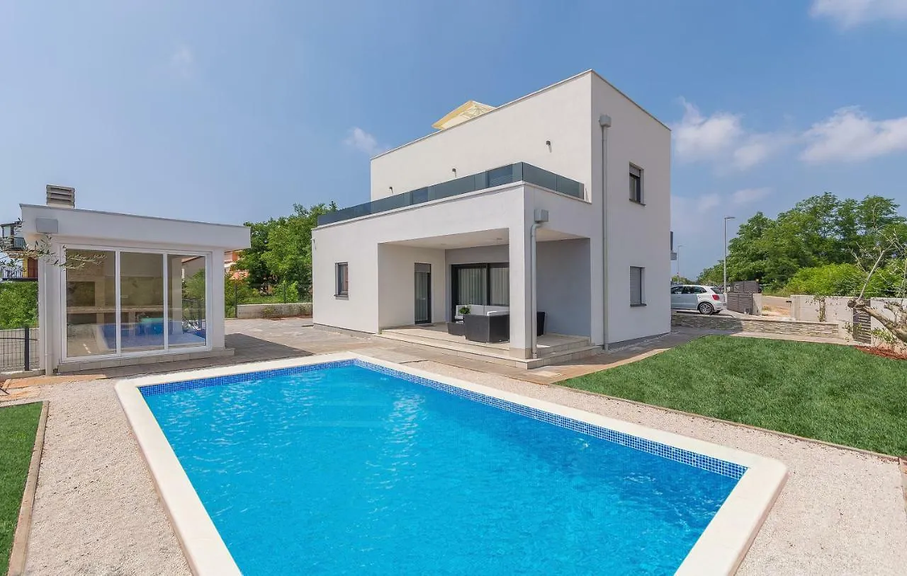 Apartment Lunne Novigrad  Croatia